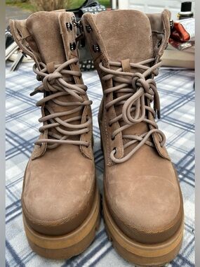 Women’s Clarks Women's Orianna 2 Hike boots size 8W